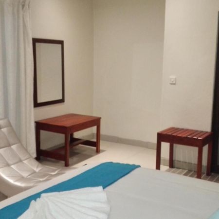 Lesoma Chobe Sunset Chalets חדר תמונה