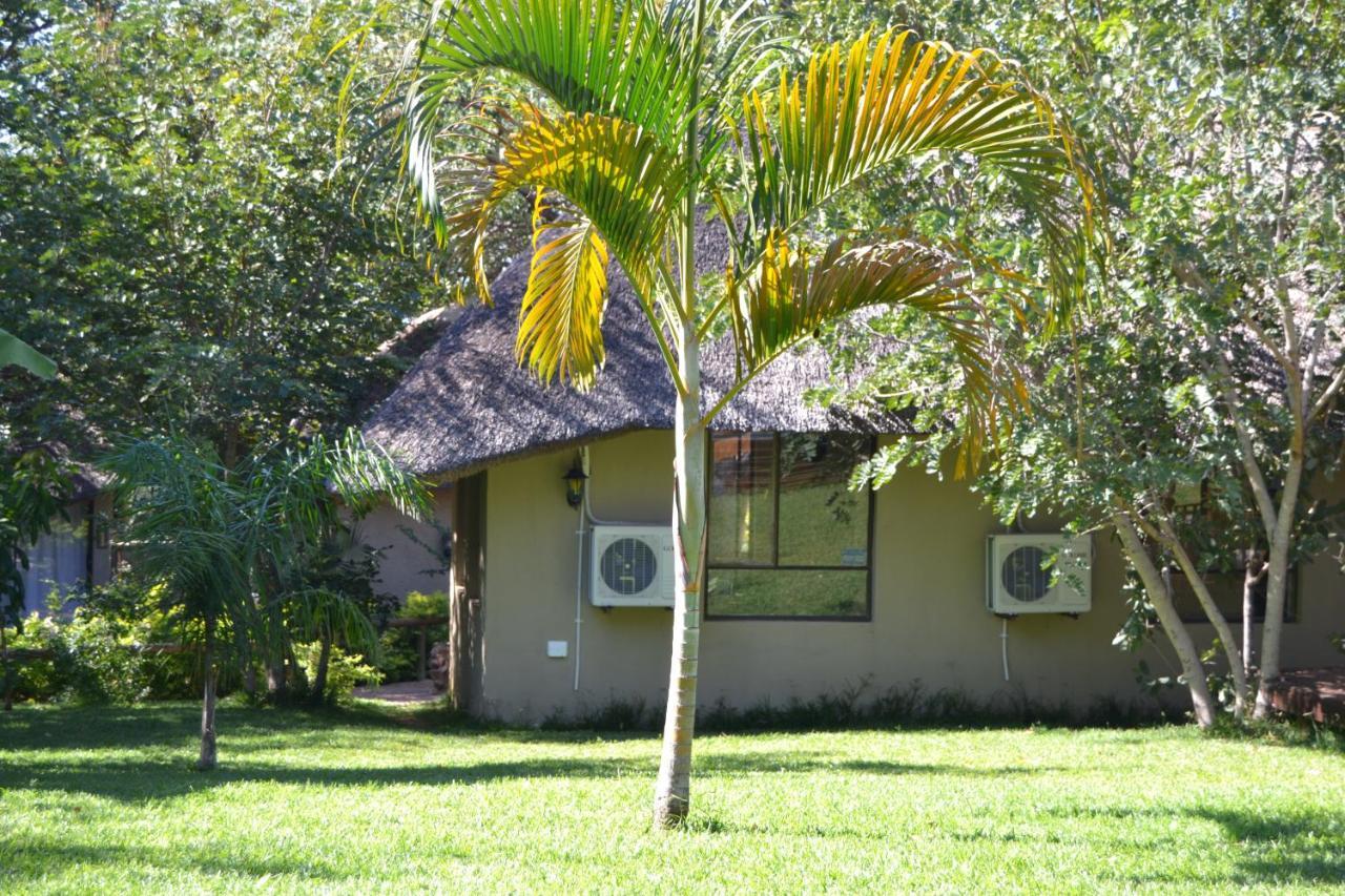 Lesoma Chobe Sunset Chalets מראה חיצוני תמונה