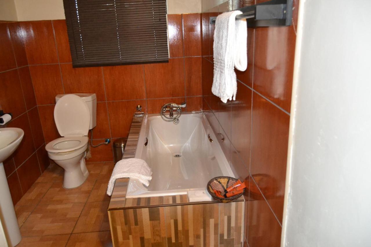 Lesoma Chobe Sunset Chalets מראה חיצוני תמונה