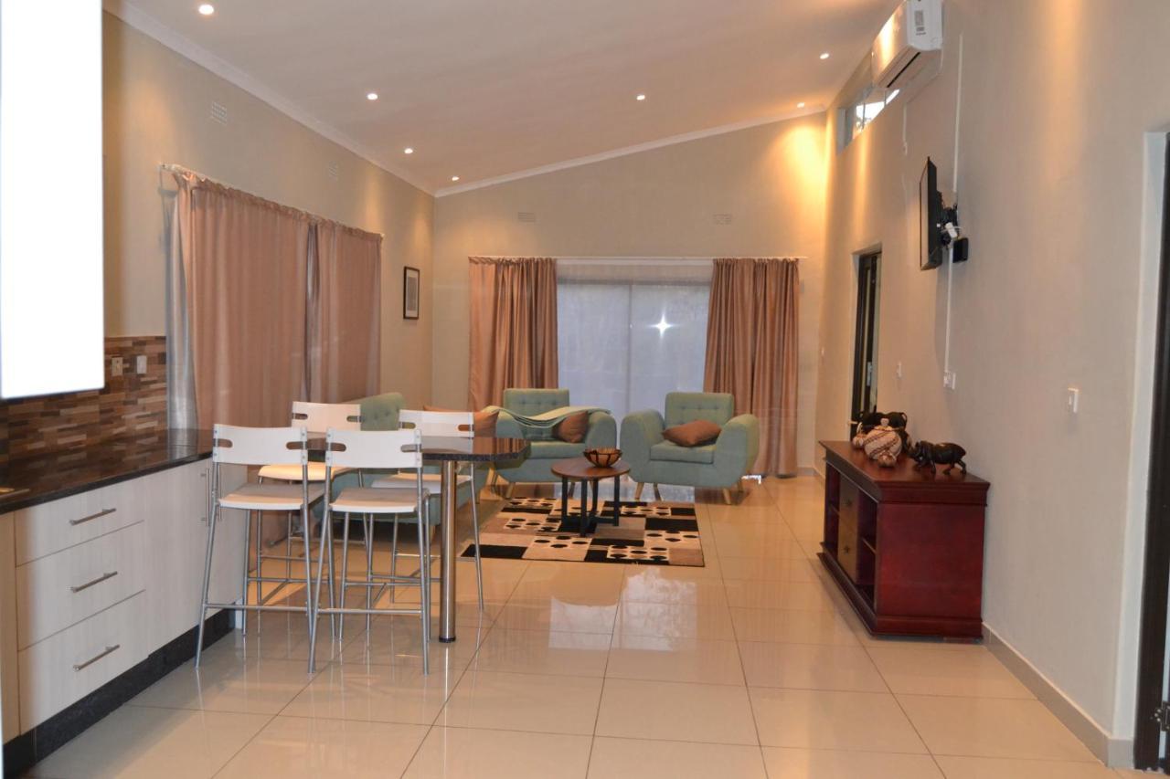 Lesoma Chobe Sunset Chalets מראה חיצוני תמונה