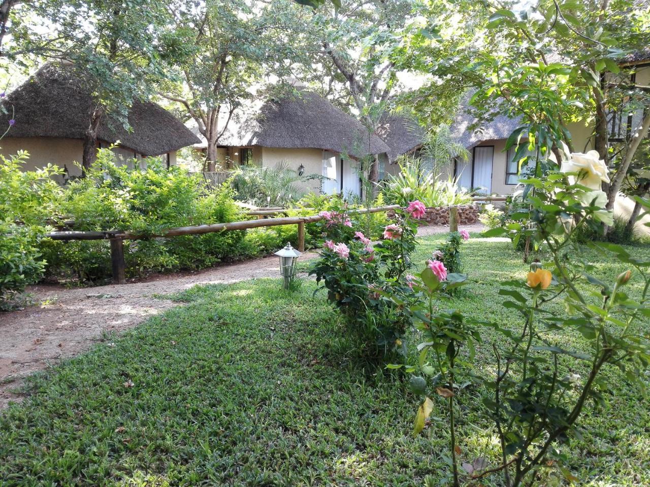 Lesoma Chobe Sunset Chalets מראה חיצוני תמונה