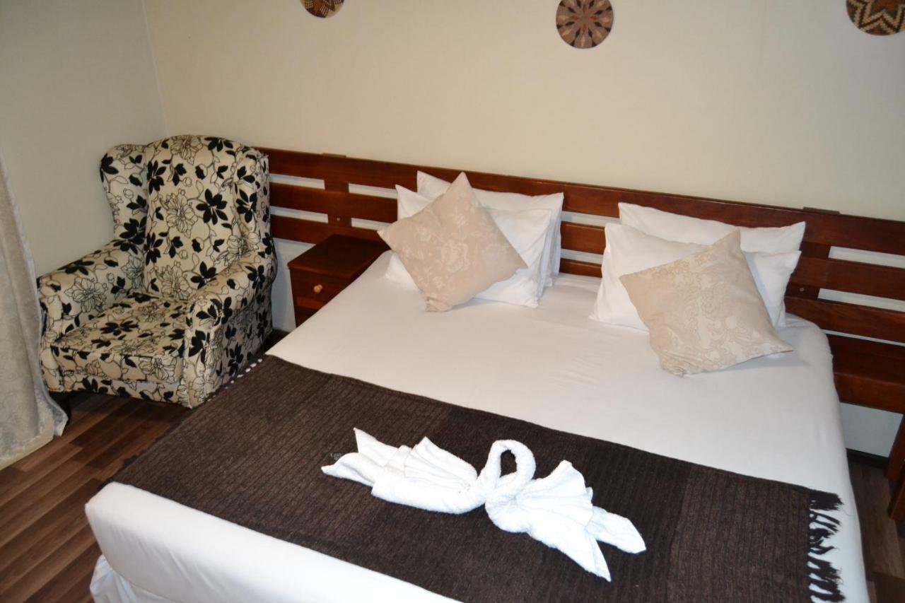 Lesoma Chobe Sunset Chalets מראה חיצוני תמונה