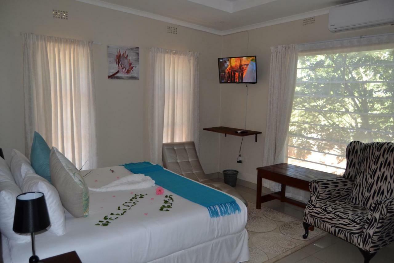 Lesoma Chobe Sunset Chalets מראה חיצוני תמונה