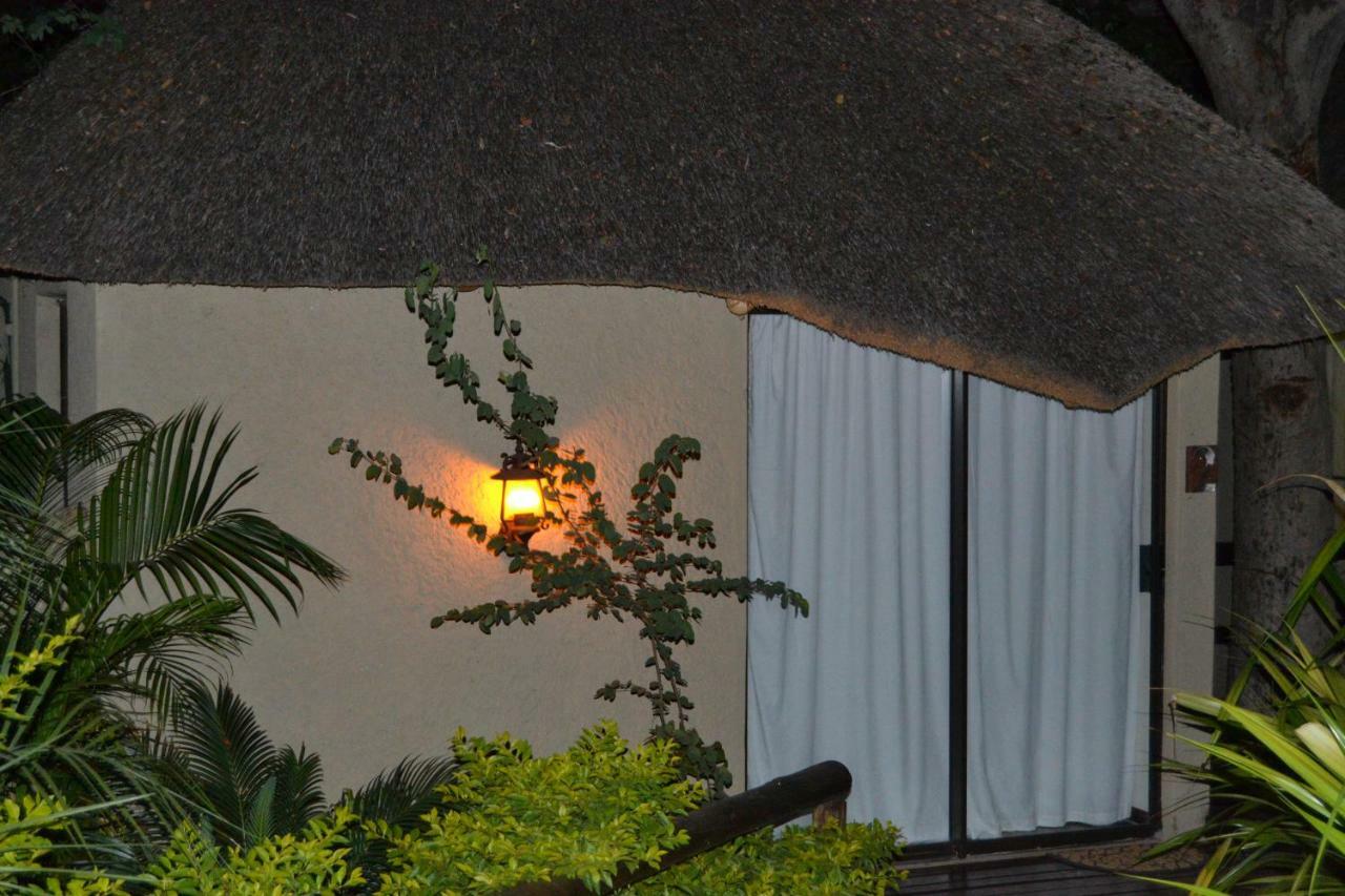 Lesoma Chobe Sunset Chalets מראה חיצוני תמונה