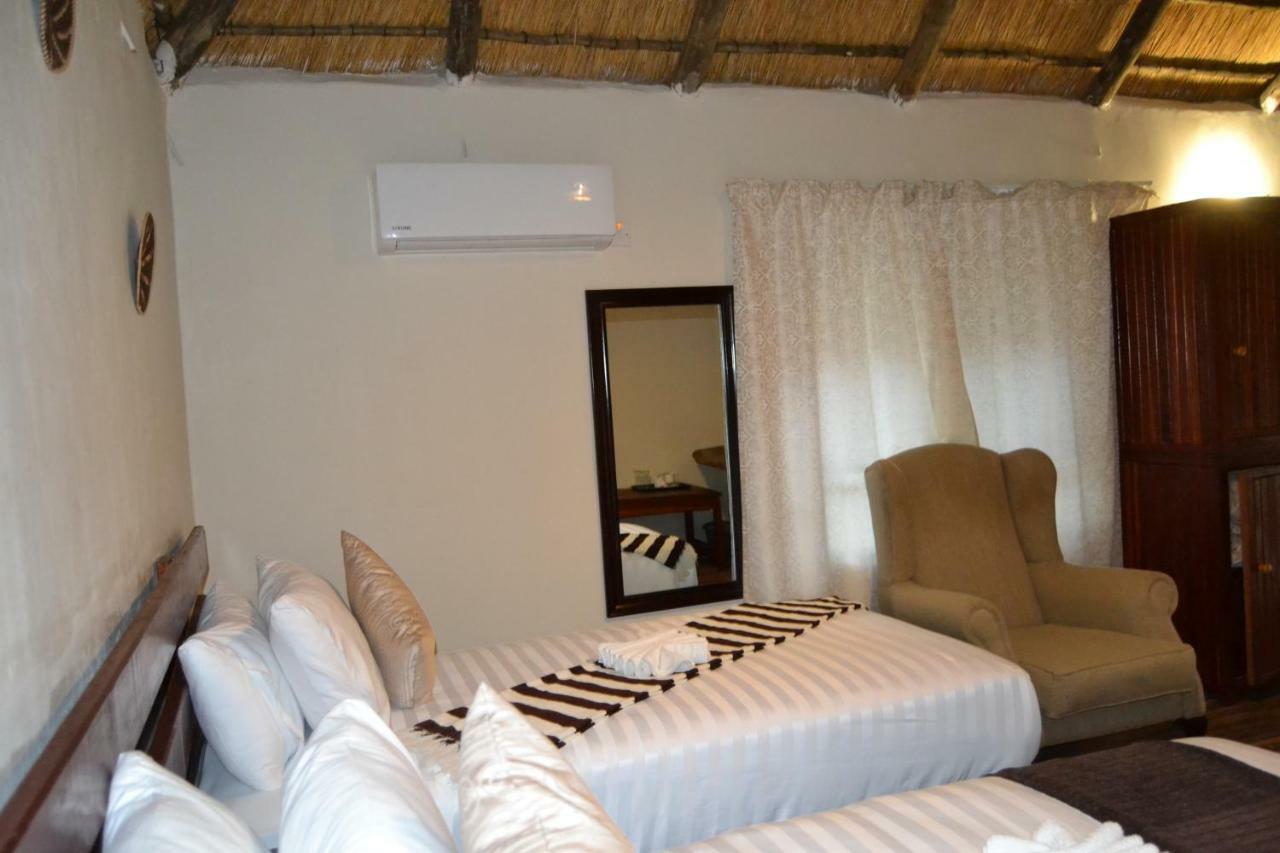 Lesoma Chobe Sunset Chalets מראה חיצוני תמונה